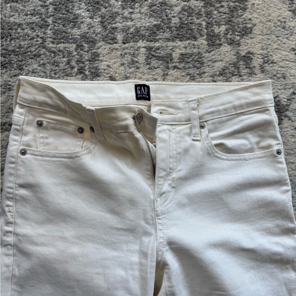 GAP women’s White Jeans